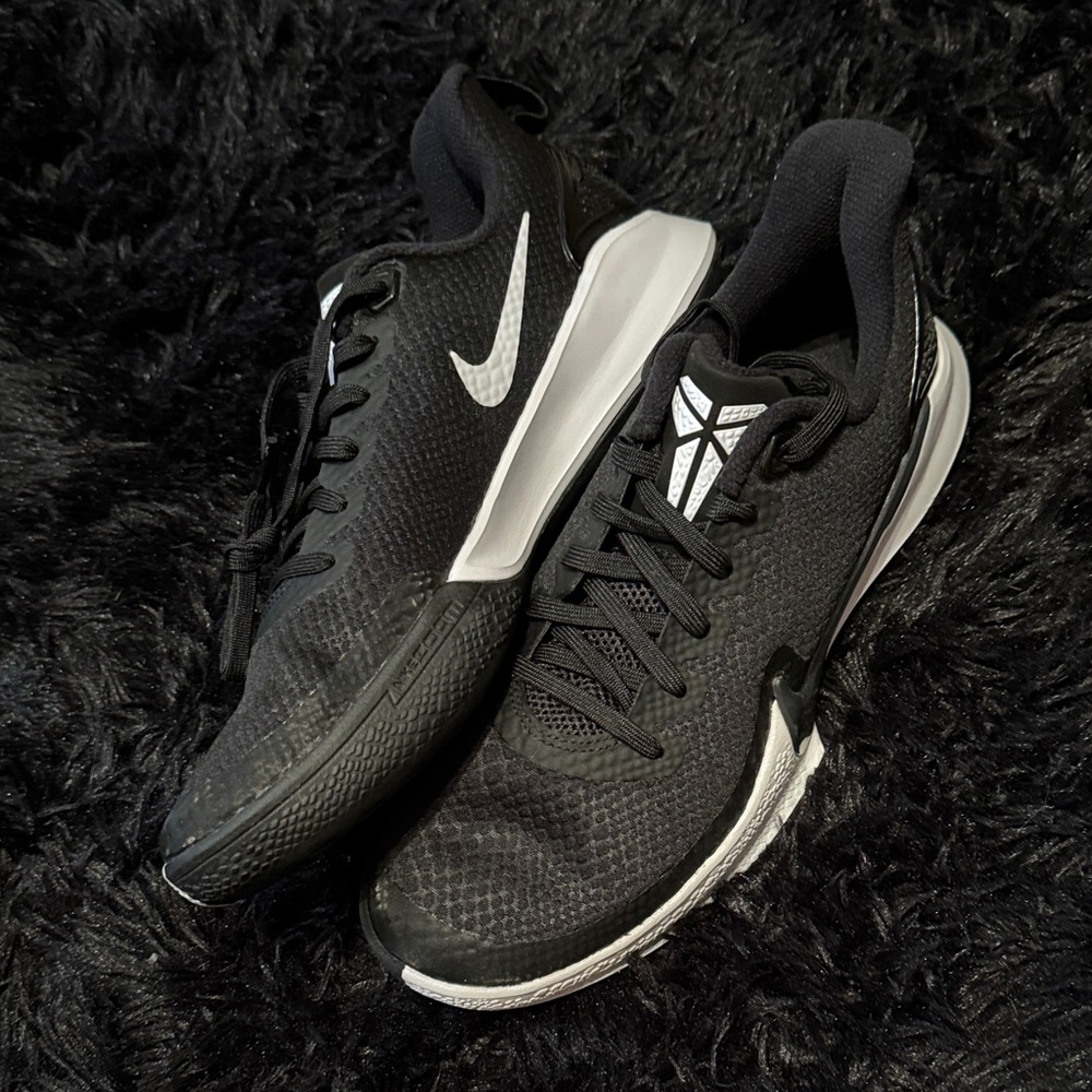 Nike Men's Black Athletic Shoes with White Details Kobe Bryant